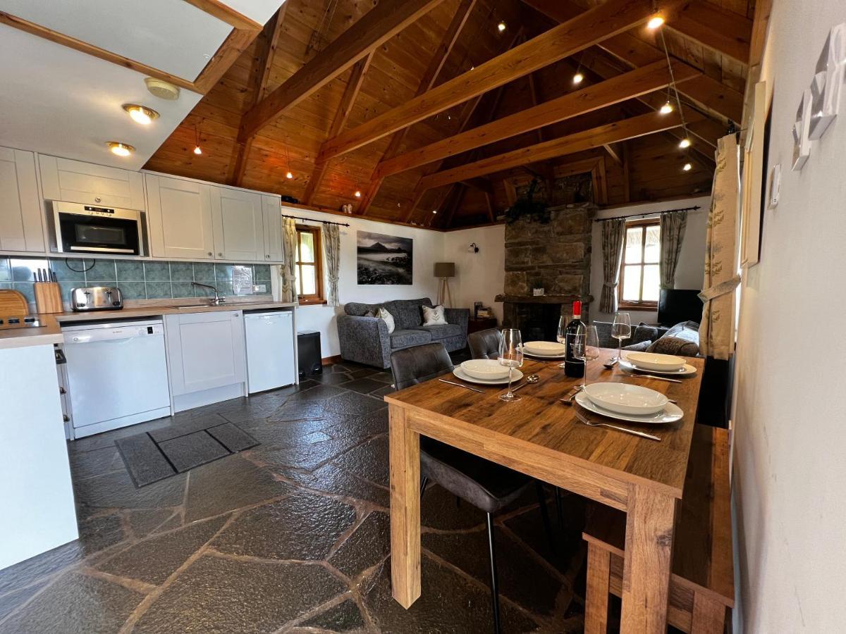 Tigh Phadraig At Marys Thatched Cottages Elgol Екстер'єр фото