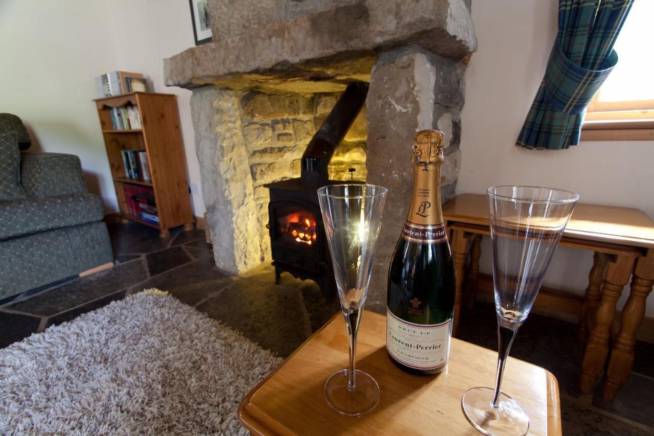Tigh Phadraig At Marys Thatched Cottages Elgol Екстер'єр фото